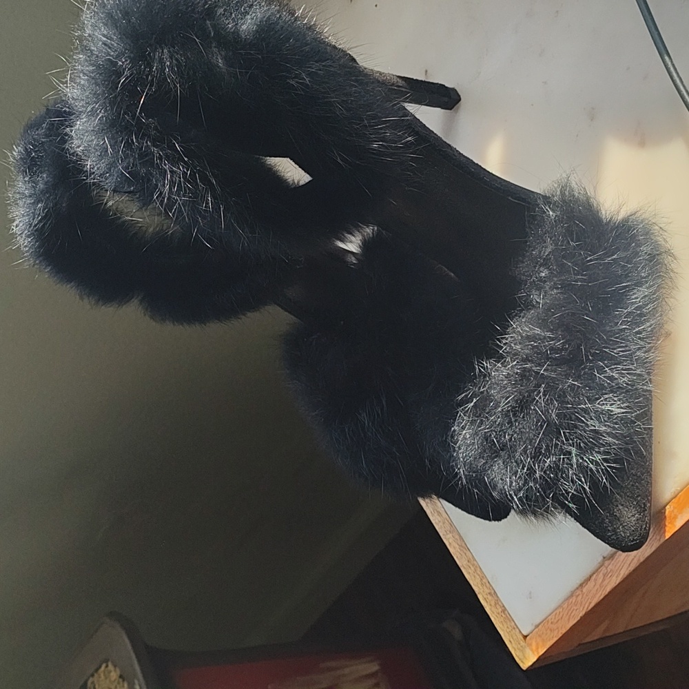 Cape Robin Fluffy Black Heels